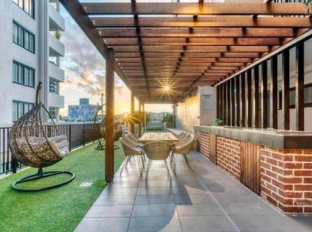 Inner City 1 Bedroom Apartment With Rooftop Pool And Parking - Serain Residences Brisbane Exterior photo