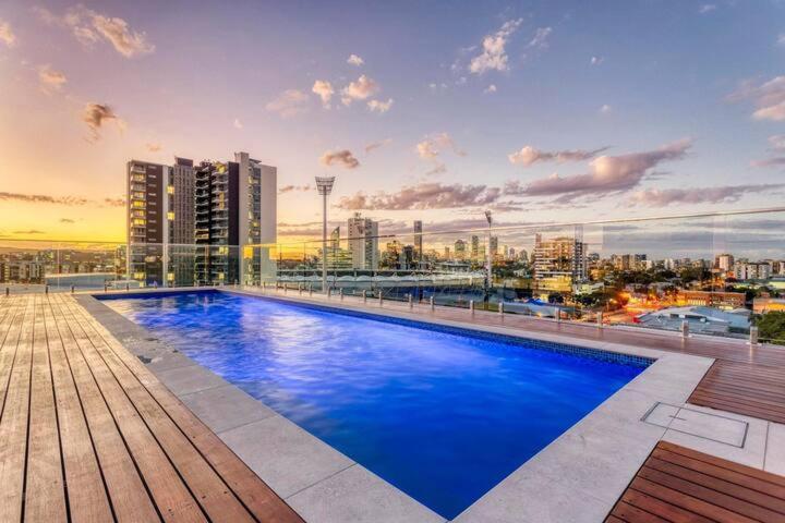 Inner City 1 Bedroom Apartment With Rooftop Pool And Parking - Serain Residences Brisbane Exterior photo